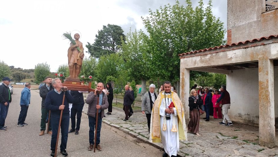 Torrejón de Alba se vuelca con San Isidro