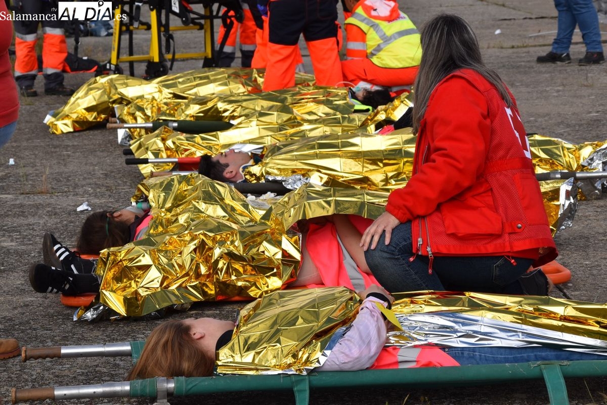 VÍDEO Y FOTOS | Así se actúa ante un accidente aéreo en Salamanca: Matacán acoge este espectacular simulacro  