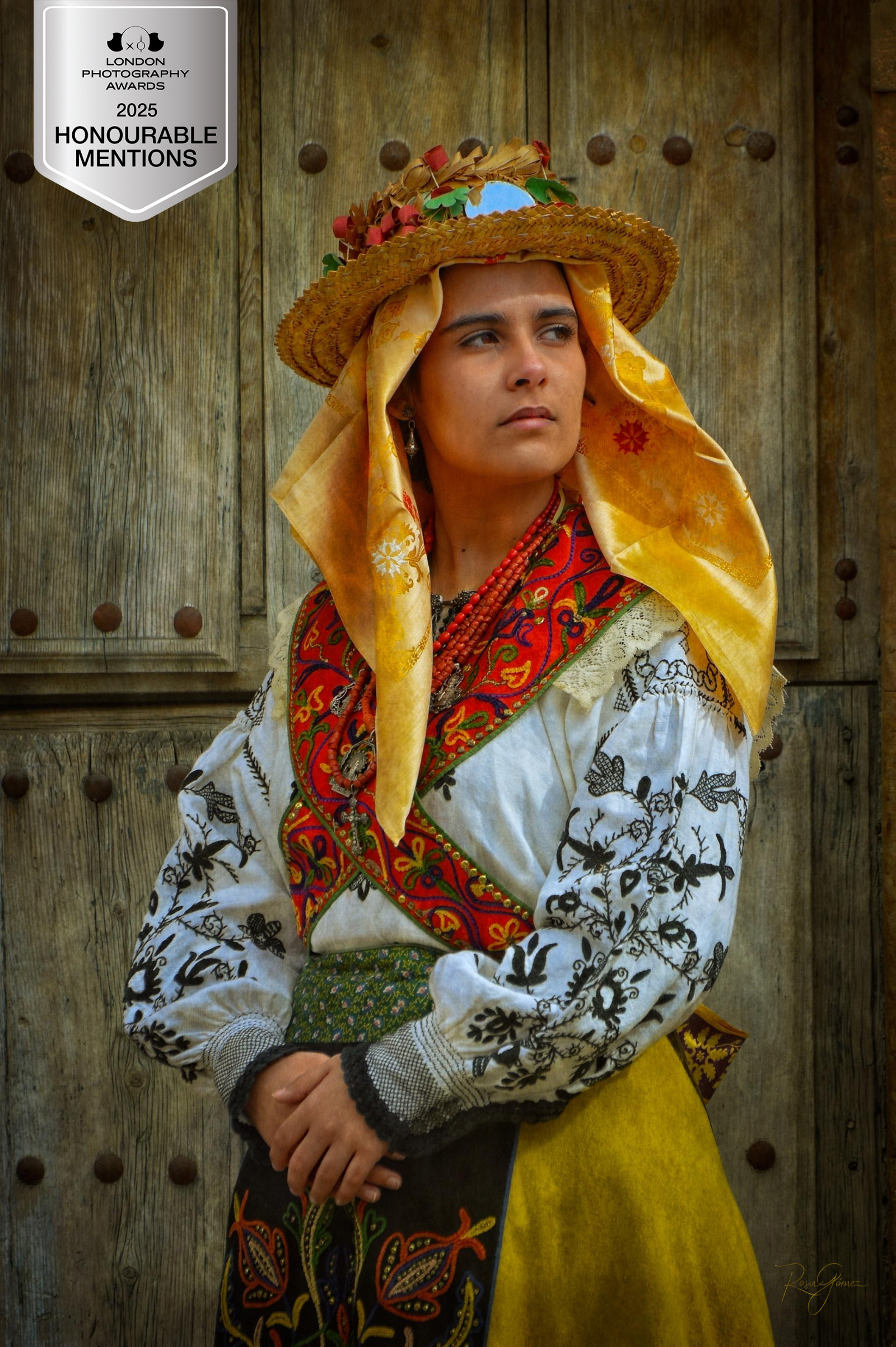 Rosa Gómez reconocida en Londres: Mención de Honor por su fotografía sobre el legado rural salmantino