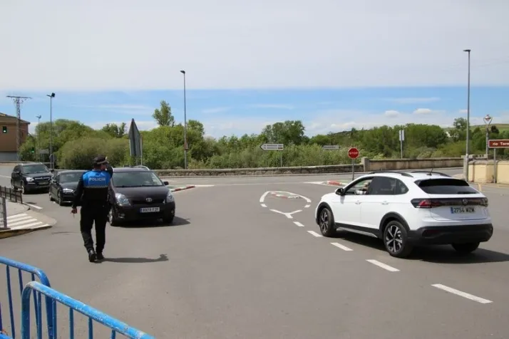 Alba de Tormes en ebullici&oacute;n: Miles de peregrinos llenan la villa ducal   | Imagen 1