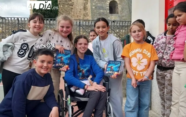 El CEIP Santa Teresa acoge la inspiradora historia de 'Carolina Purpurina' en una jornada de valores y esperanza | Imagen 2