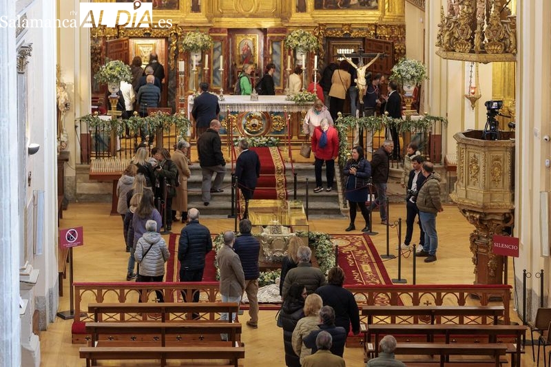 La veneración de Santa Teresa desborda las previsiones en su jornada inaugural