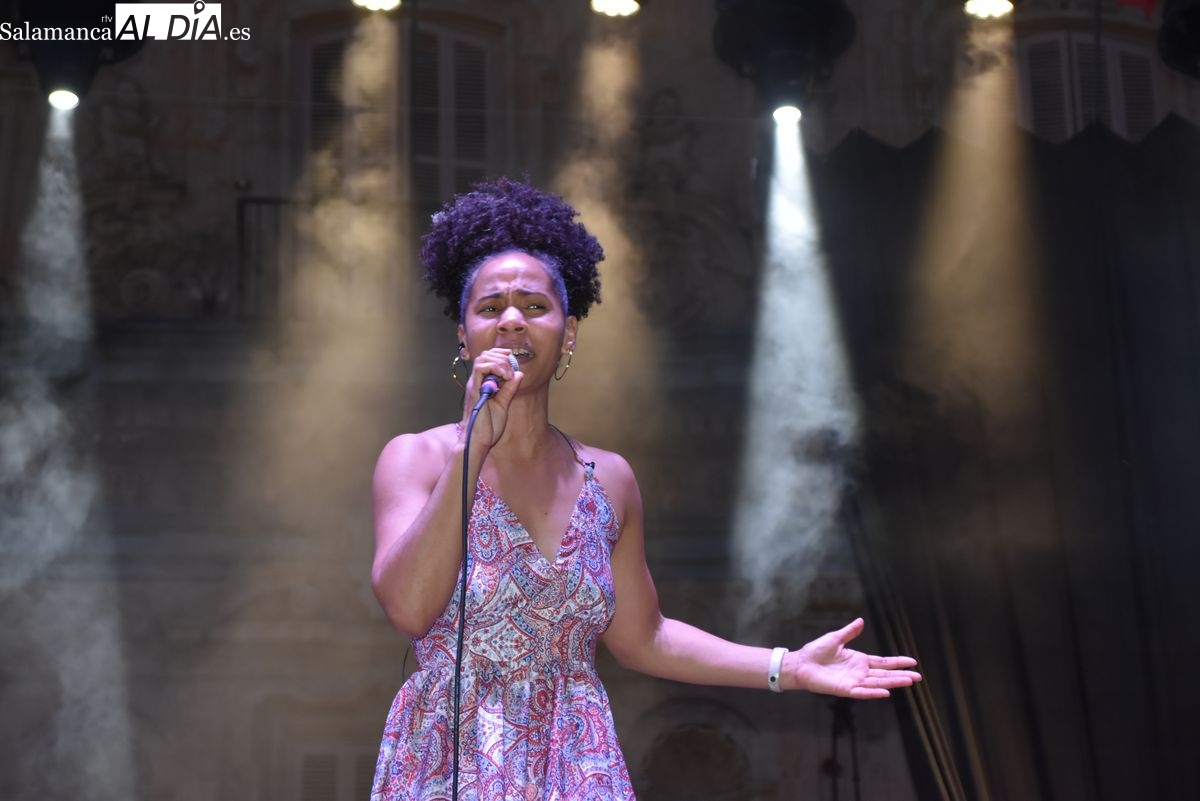 VÍDEO y FOTOS |  Upperlips desata su energía funk en la Plaza Mayor dentro del FÁCYL
