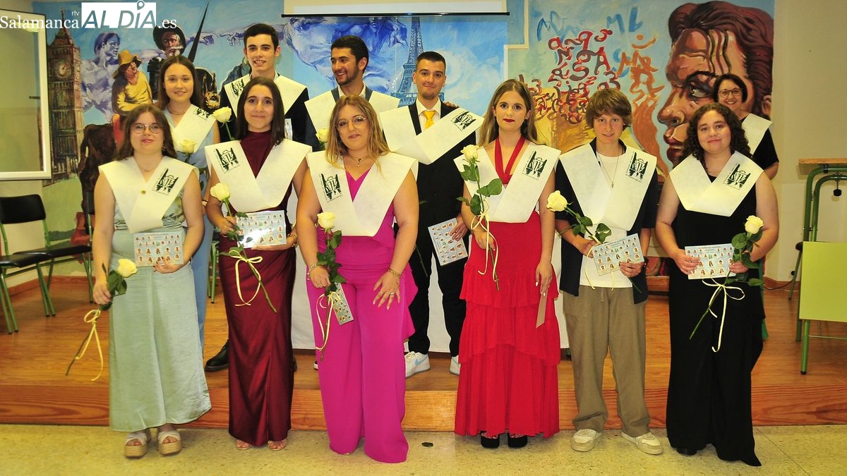 El IES Tierras de Abadengo homenajea a diez nuevos graduados en bachillerato 