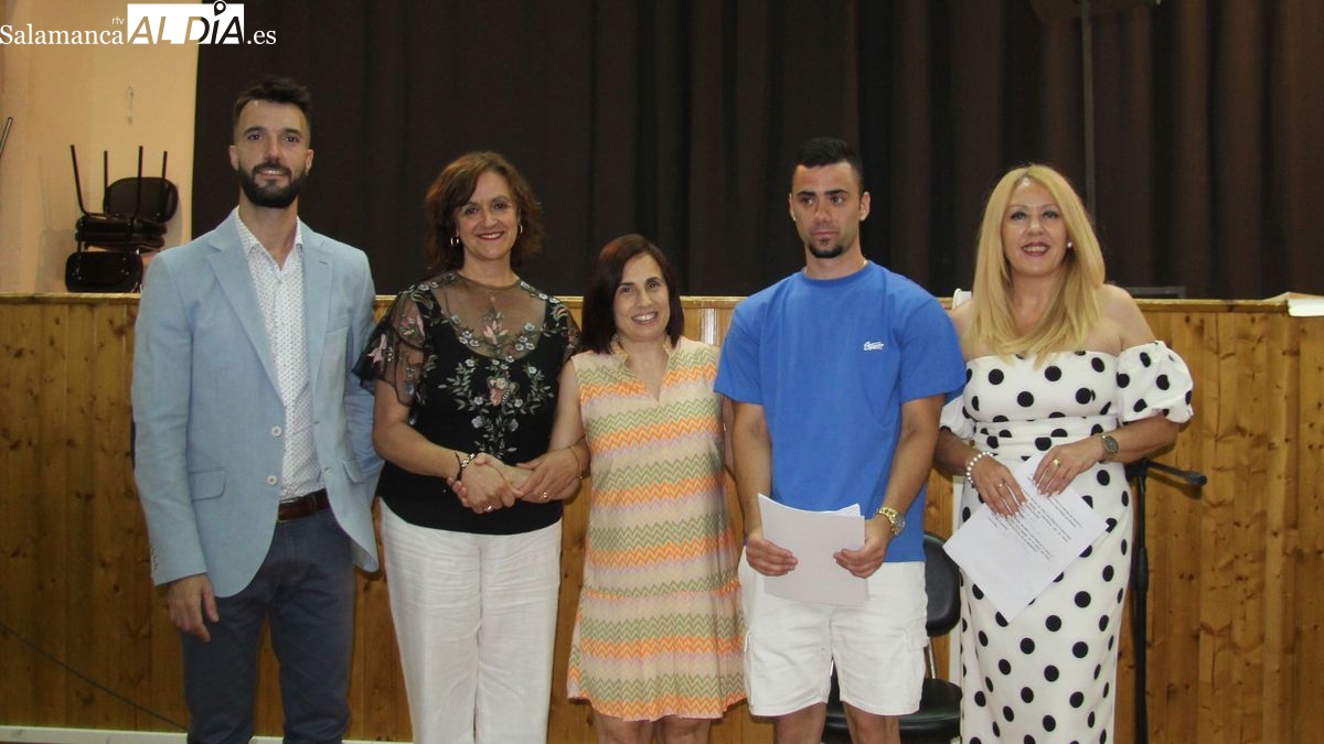 La Asociación de mujeres Villa de Lumbrales entrega los premios del XXIV Certamen Literario Carmen Martín Gaite