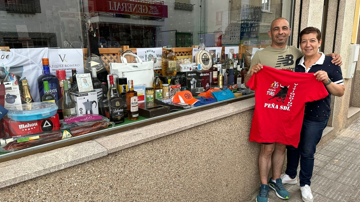 La Asociación Cultural Taurina Villa de Vitigudino  entrega la cesta del IX Toro de Cajón