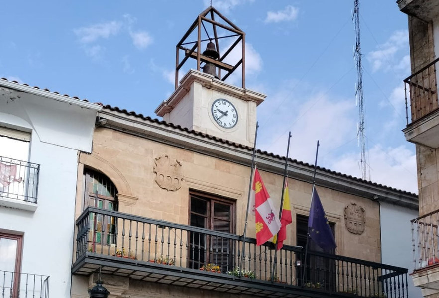 Banderas a media asta y un día de luto oficial por el joven fallecido