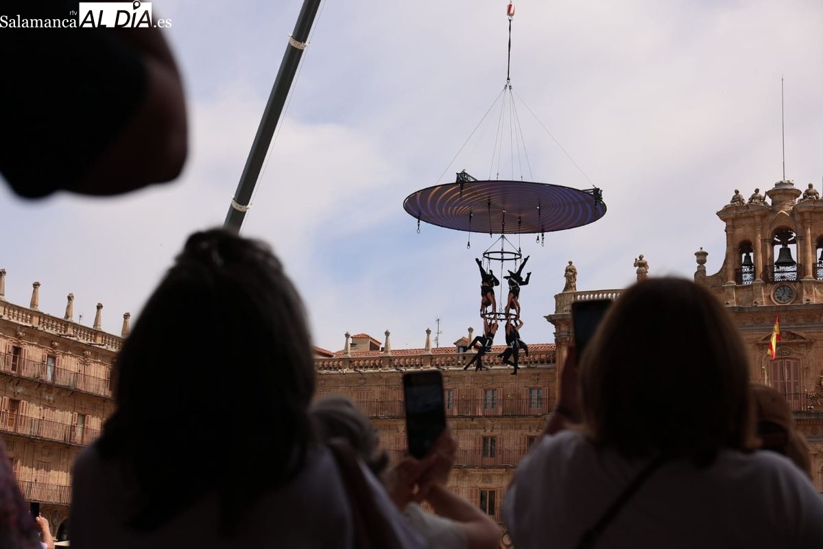 Salamanca se prepara para el estreno mundial de NEXUS, un espectáculo que desafía la gravedad en la Plaza Mayor
