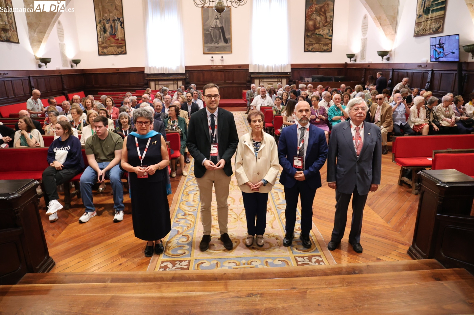 FOTOS |  Alumni USAL da la bienvenida a sus egresados más veteranos en un emotivo acto académico