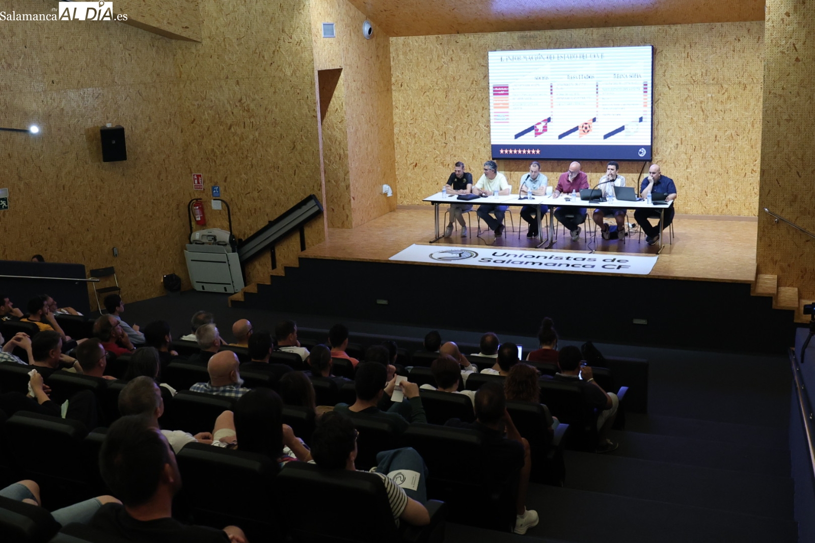 FOTOS | Los socios de Unionistas de Salamanca deciden aumentar las cuotas de los abonos para la próxima temporada