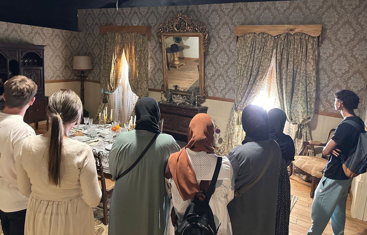 Los alumnos del curso de alfabetización de la Fundación visitan los estudios de Stellarum Films