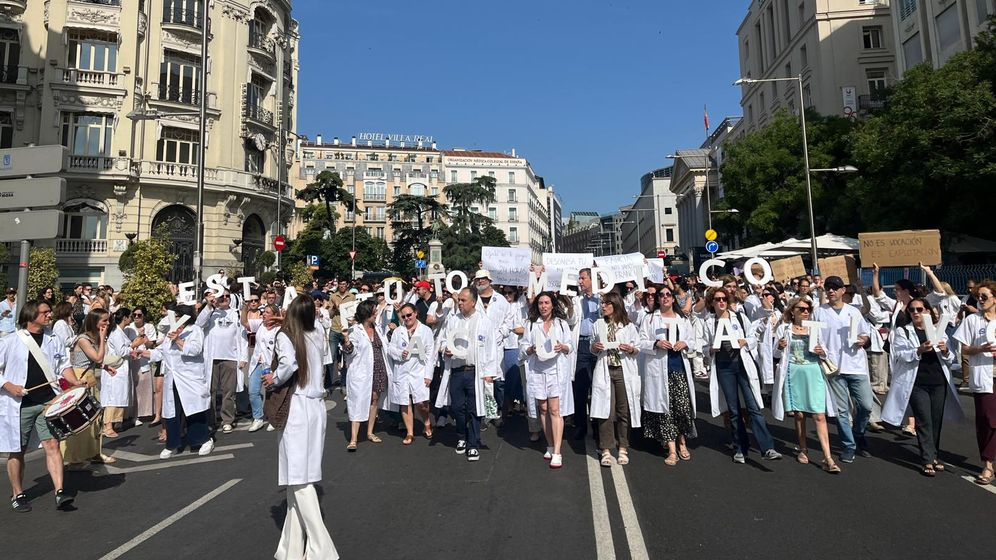 Son las cinco y los médicos tampoco hemos comido