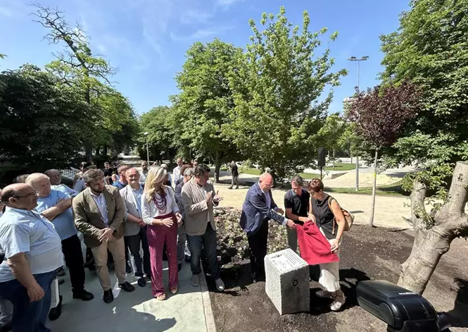Inaugurado un carril bici para rendir homenaje a Estela Domínguez, la joven ciclista fallecida en 2023 tras sufrir un atropello en Salamanca