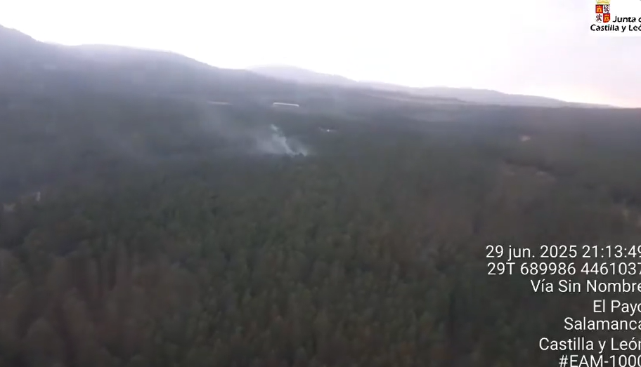 VÍDEO | Los rayos causan un incendio forestal en El Payo