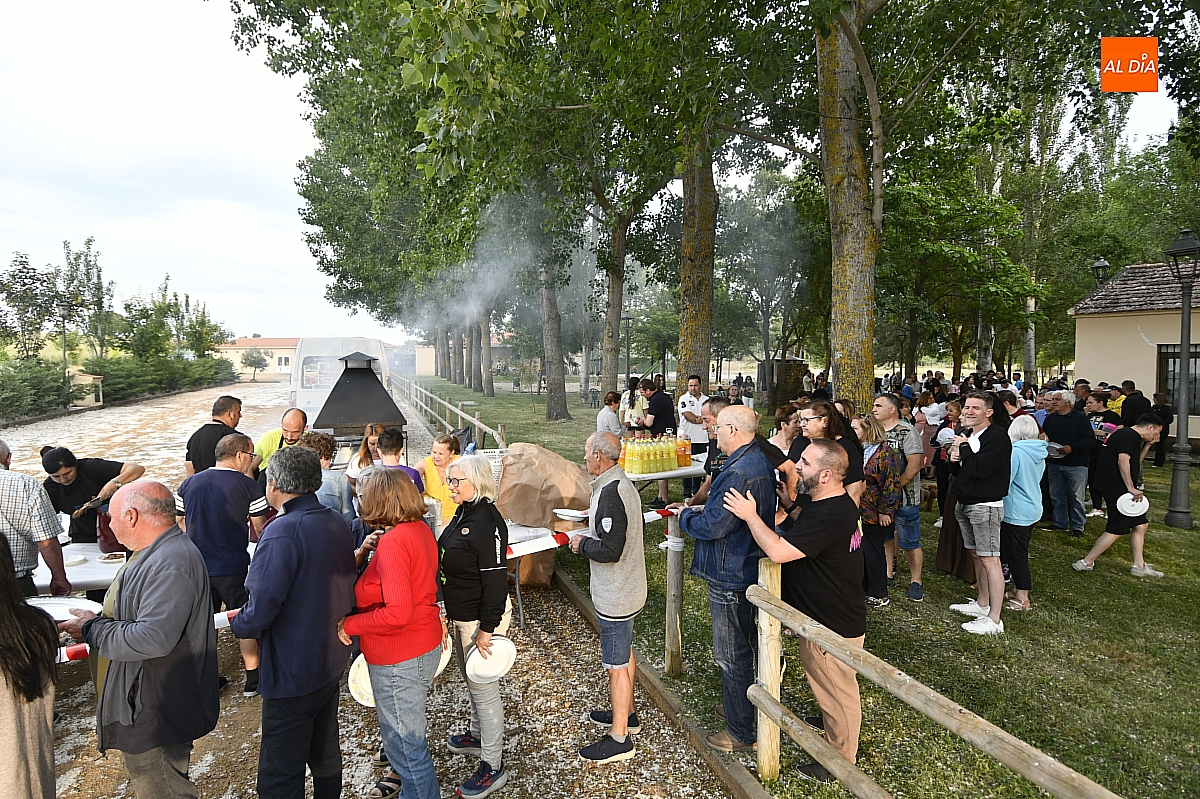 La festividad de San Antonio reúne en Morasverdes a más de 250 personas en una cena de confraternidad