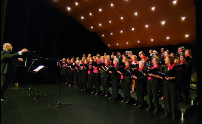 La Coral Polifónica Ciudad de Salamanca revive en un concierto La edad de oro del pop español  