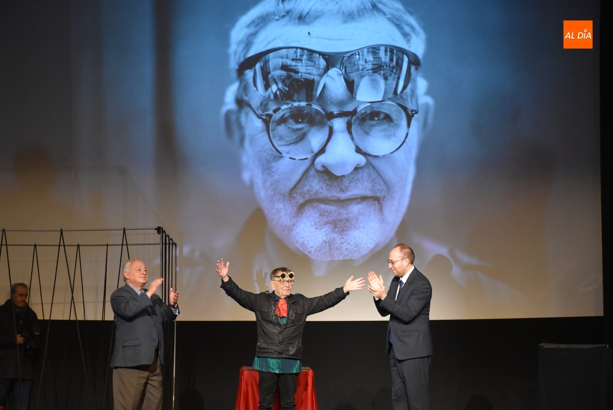 El Gobierno concede a Fernando Arrabal la Gran Cruz de Isabel La Católica