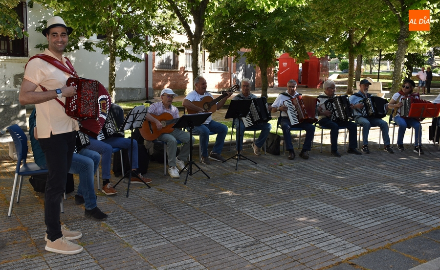 Los alumnos del taller de Acordeón y Música de Raíz actuarán este sábado en el Teatro