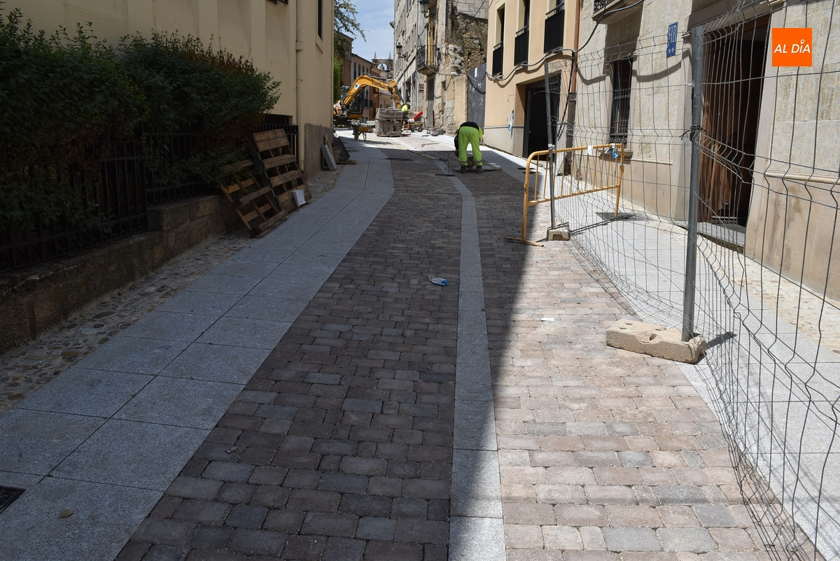 Ultimados los primeros metros del tramo en obras de la Rúa del Sol