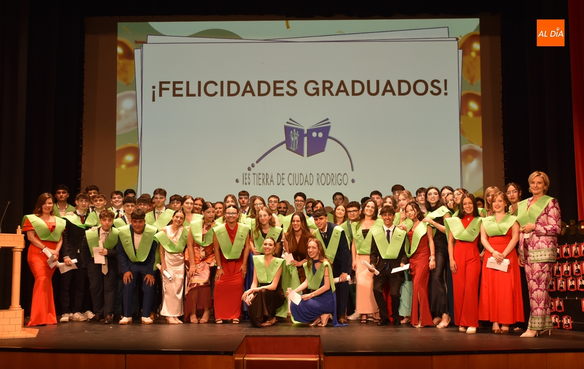 El IES Tierra gradúa a una nueva promoción pidiéndoles que retornen trayendo aire fresco