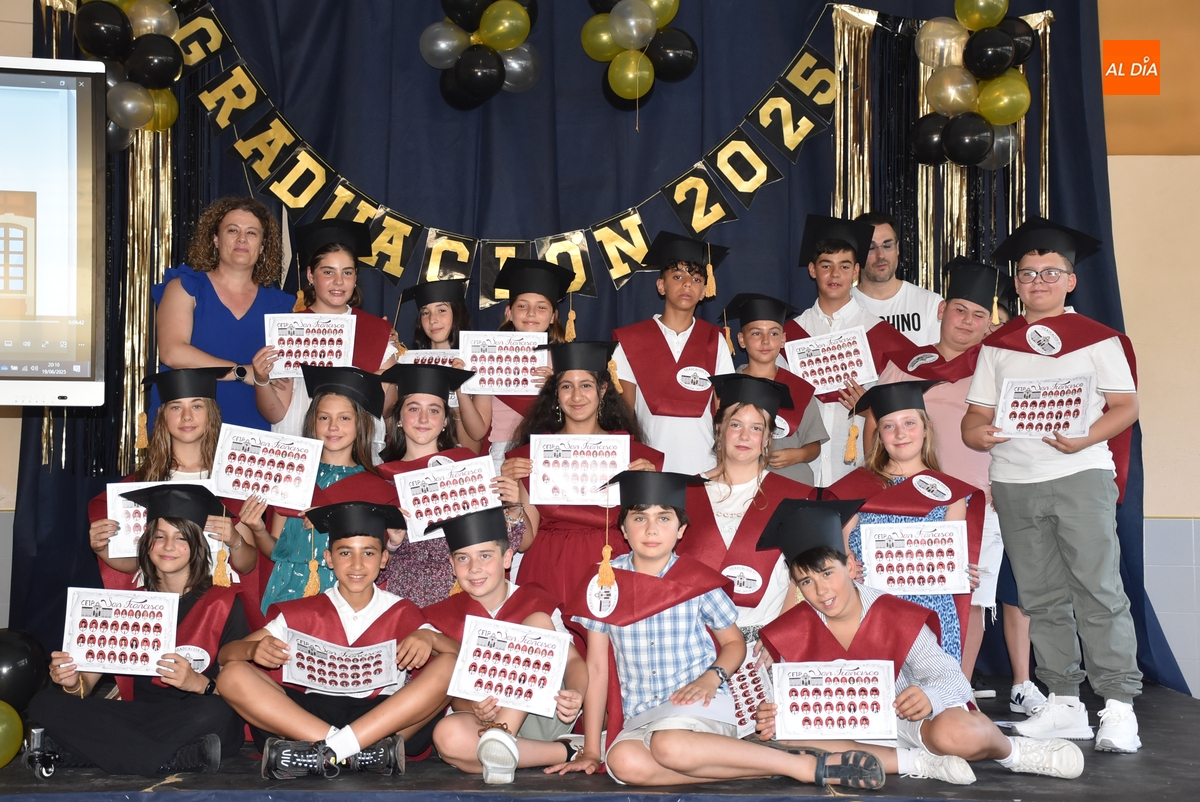 Los alumnos de 6º de San Francisco dicen hasta siempre al centro tras unos años maravillosos