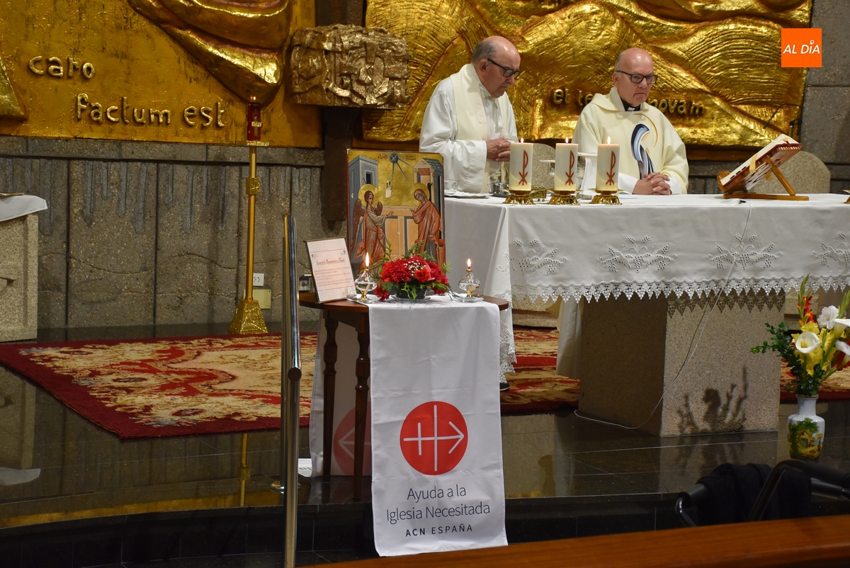 El icono de la Anunciación de Homs preside en San José una misa por los cristianos perseguidos