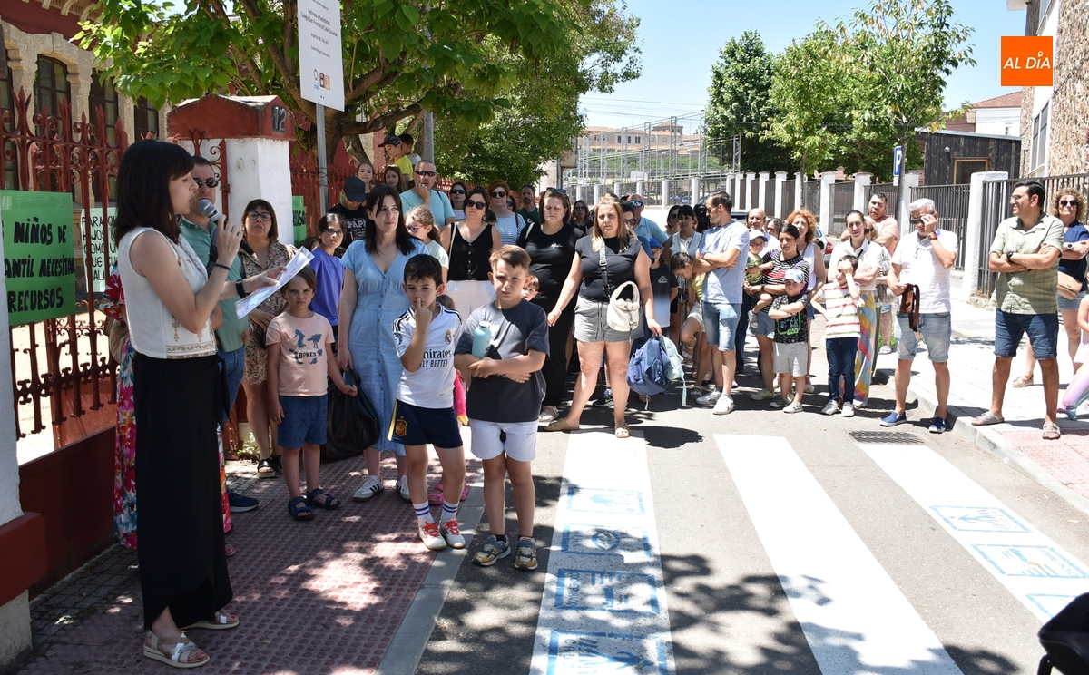 Cerca de 150 personas protestan contra la supresión de plazas de maestro en Ciudad Rodrigo
