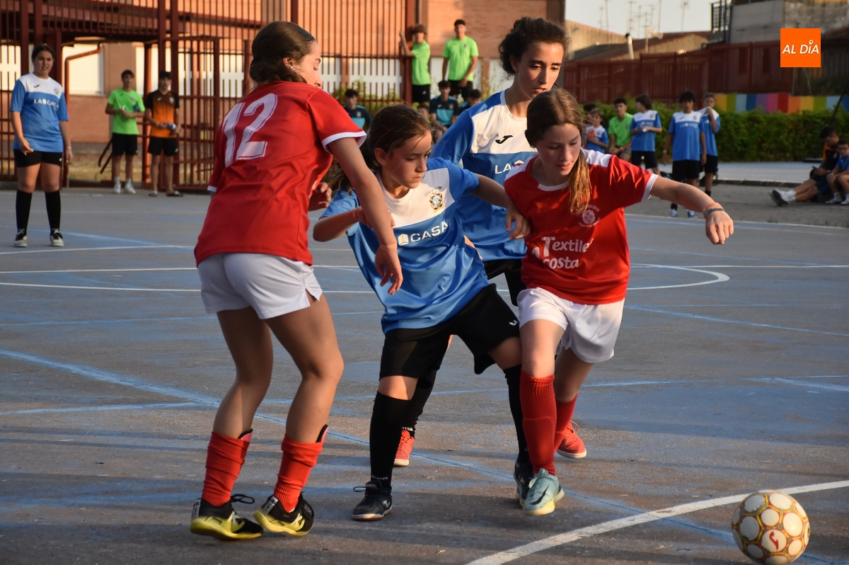 Maratoniana jornada de fútbol sala con fiesta de la espuma y partido de exhibición incluidos