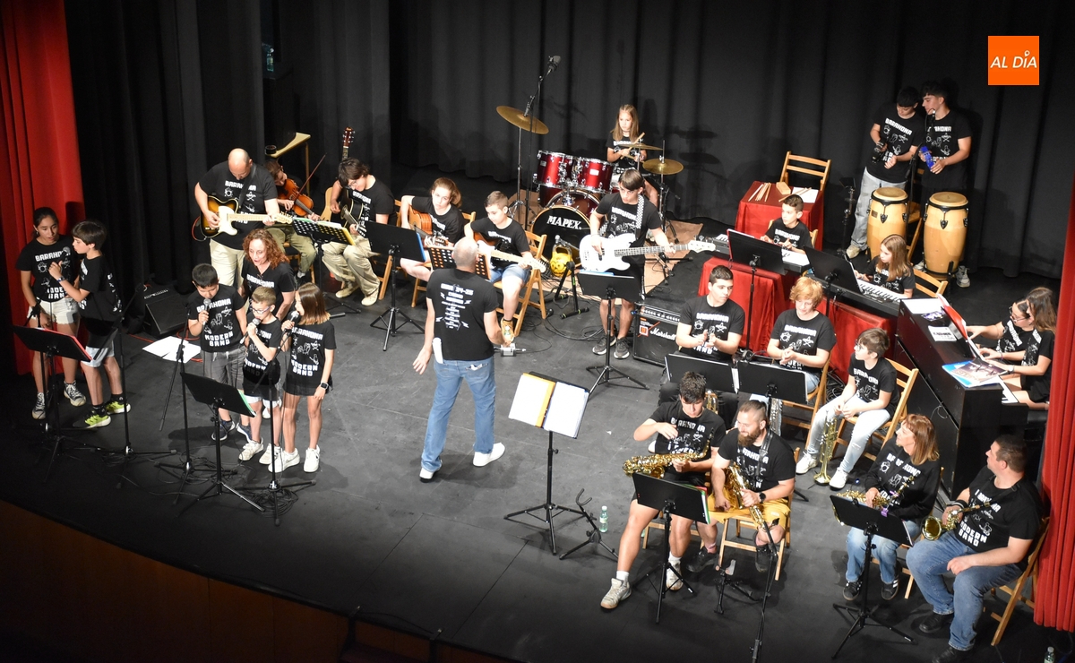 La Barahona Modern Band cierra su gira 2024/2025 sumándose al 125 Aniversario del Teatro