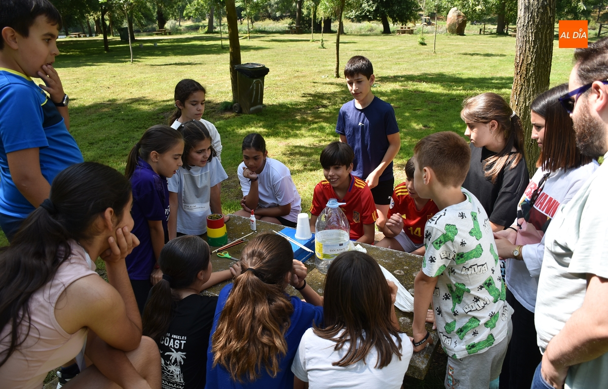 Alumnos del Colegio Miróbriga celebran el Día del Medio Ambiente a orillas del río