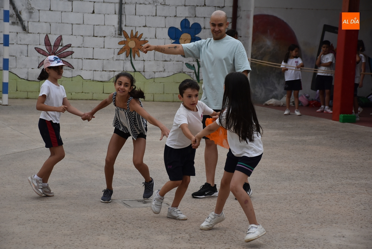 Misioneras-Santa Teresa se va de vacaciones disfrutando de una mañana de juegos