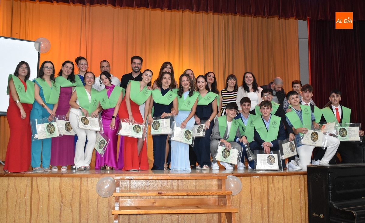 Los alumnos de 4º de la ESO de Misioneras-Santa Teresa se gradúan animándose a bailar