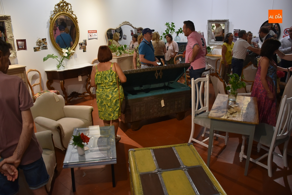 El taller de Restauración enseña cómo han dado vida a muebles rescatados de la basura