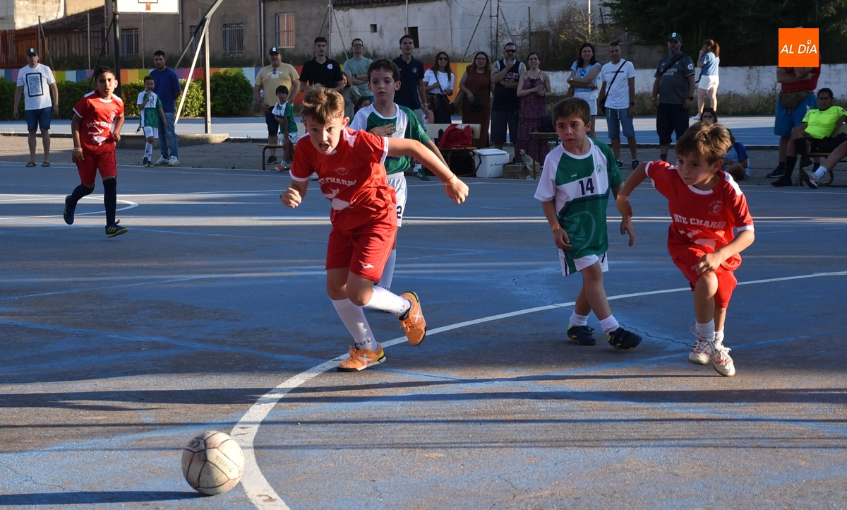 Echa a rodar el balón del novedoso Torneo Internacional de Fútbol Sala con un espectacular ambiente