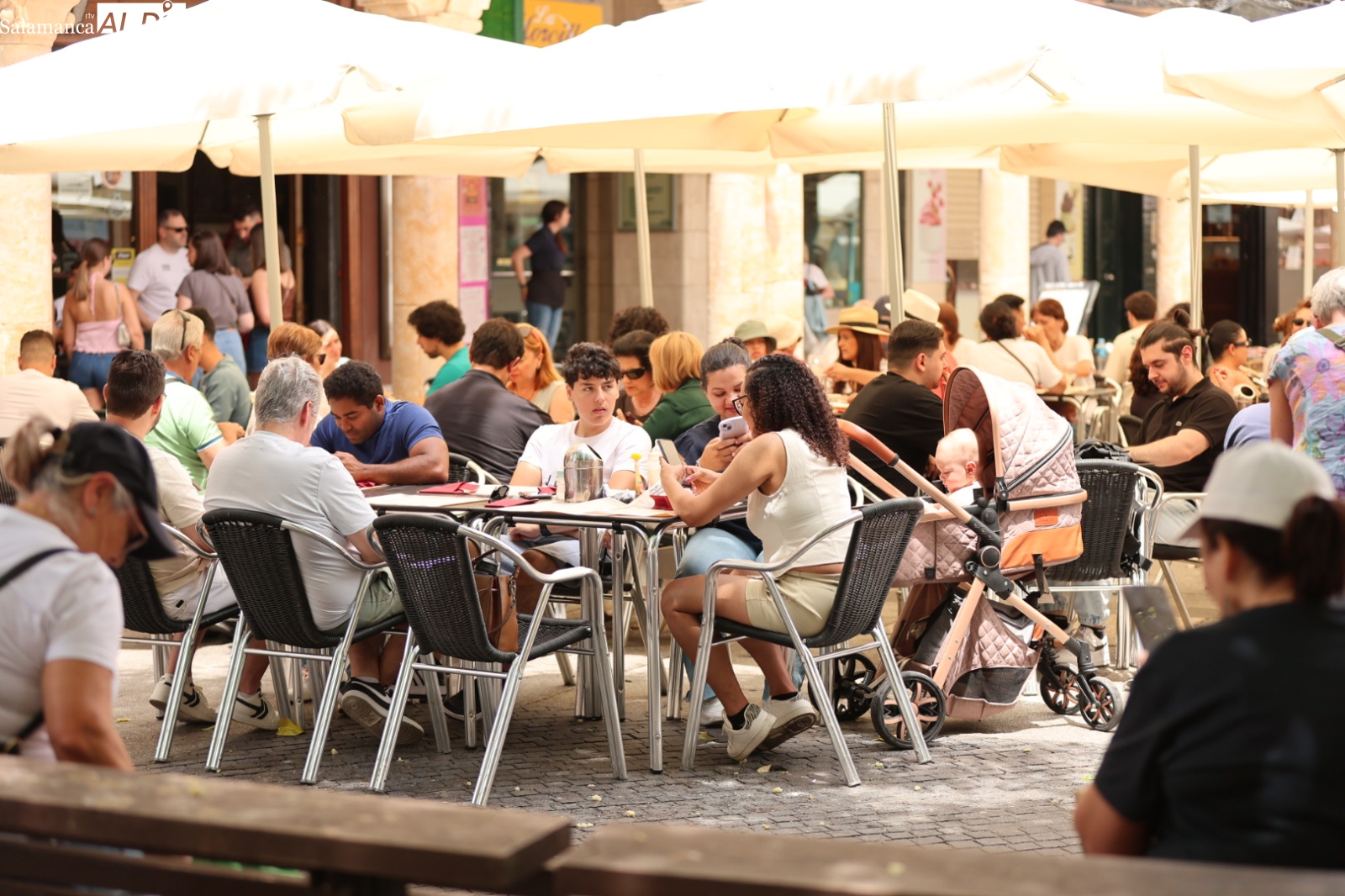 El calor aprieta en Salamanca y las terrazas se llenan de vida