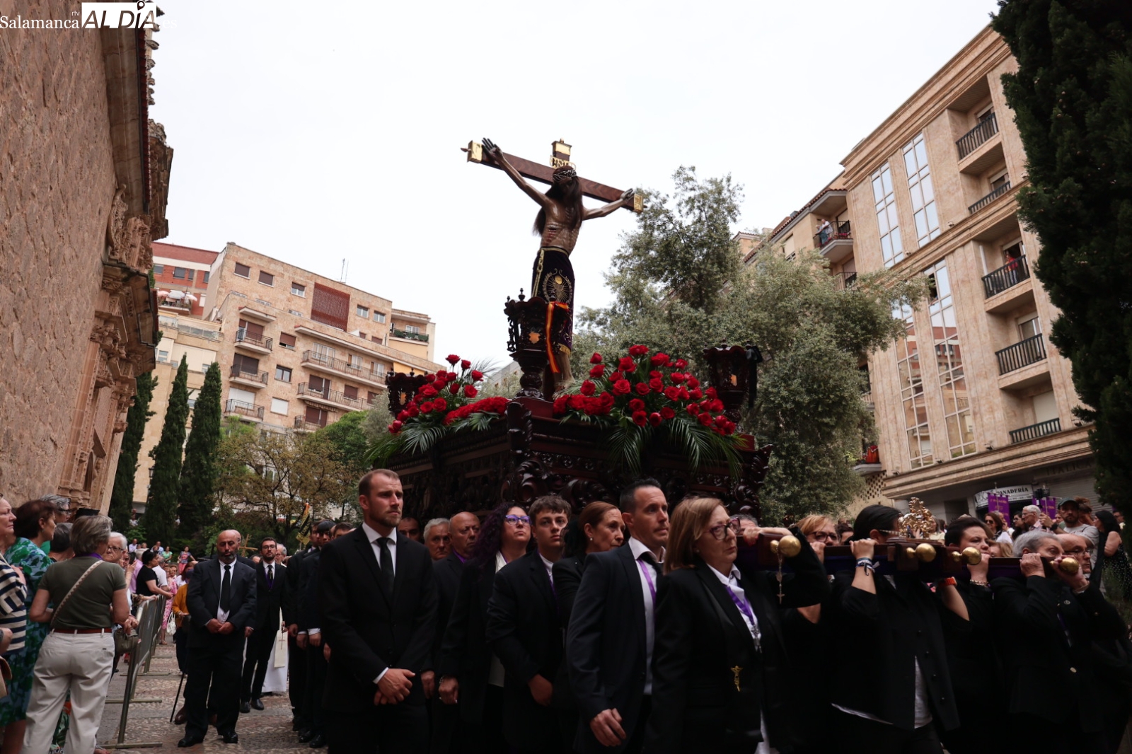 VÍDEO y FOTOS | Solemne procesión del Cristo de los Milagros desde la Cuesta de Sancti Spíritus 