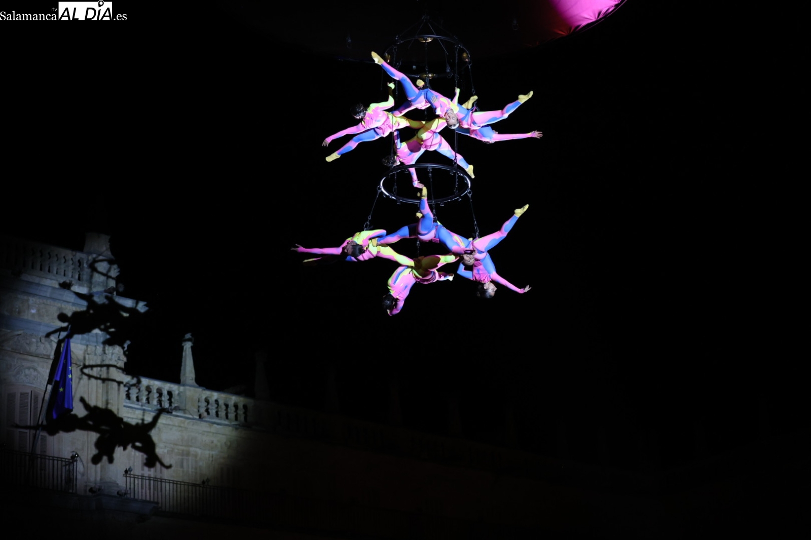 FOTOS y VÍDEO | Nexus conquista la Plaza Mayor de Salamanca en su segundo vuelo