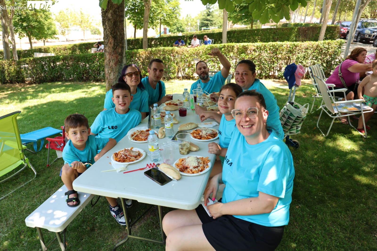 Éxito de la comida popular en las fiestas de Pizarrales (FOTOS)