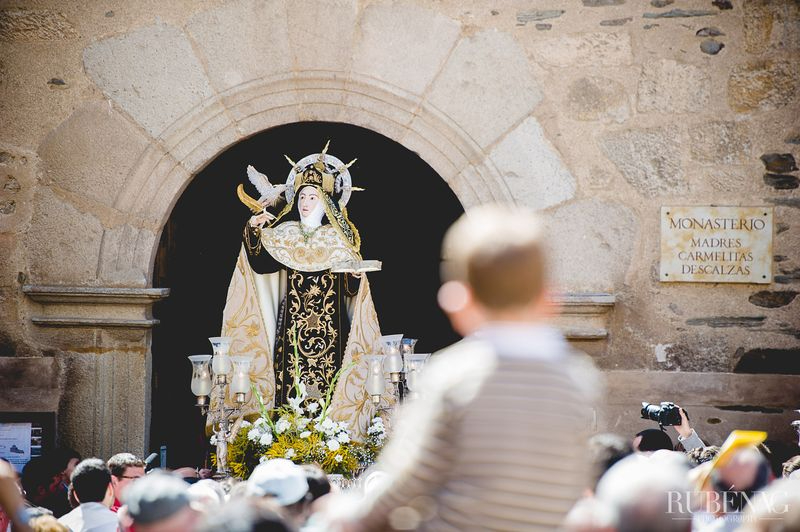 Procesión de Santa Teresa en Alba de Tormes. FOTO: Rubén Vicente