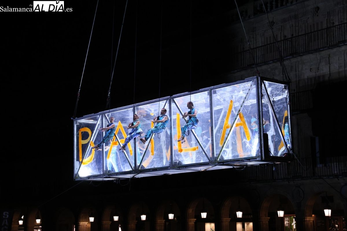 VÍDEO y FOTOS | Espectáculo aéreo en la Plaza Mayor: Sacude Danza inaugura un FÀCYL de altos vuelos