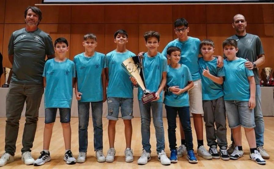 El Alevín A del III Columnas recoge su copa de Campeón de Liga