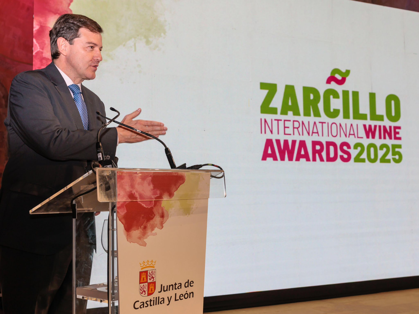 Mañueco anuncia 29 millones para modernizar bodegas y 9,2 millones para la promoción exterior del vino