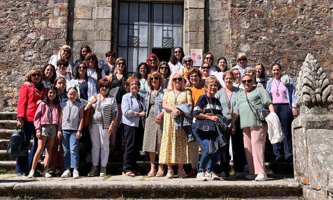 Cofrades de las Angustias peregrinan hasta el Santuario de la Peña de Francia