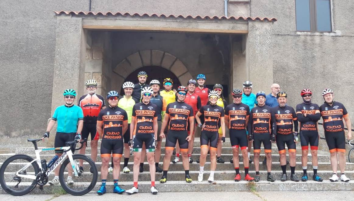 Una veintena de ciclistas completan la V Bike Pasión