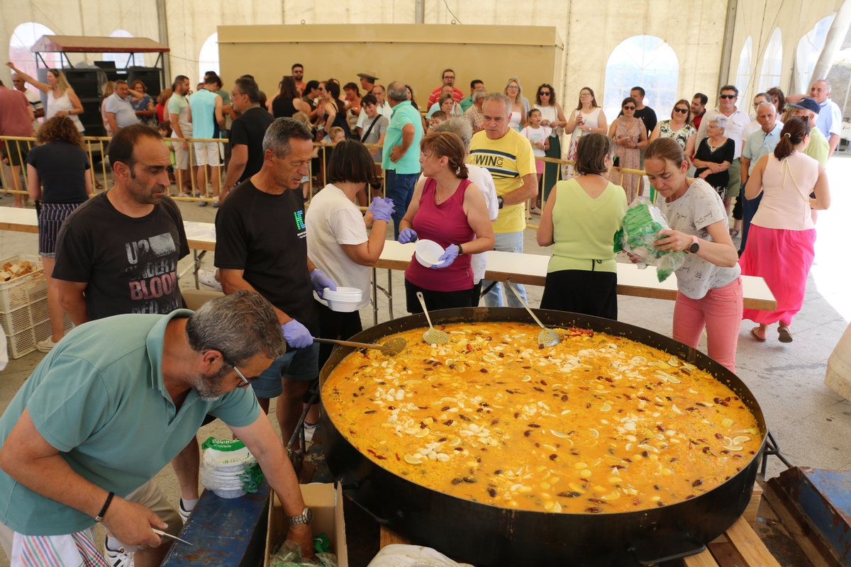 El Cubo de Don Sancho cierra el Corpus con paella para 550 personas y 130 litros de sangría