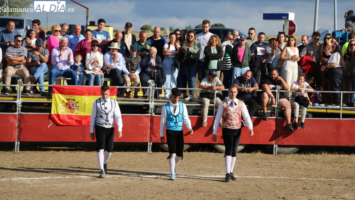 Las fiestas de San Pedro en Villar de Peralonso: autos locos, tradición taurina y apoyo solidario a ELACYL