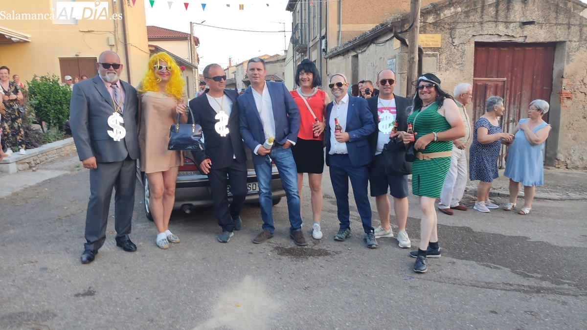 Koldo, Ábalos y Cerdán irrumpen en el desfile de carrozas de El Cubo de Don Sancho
