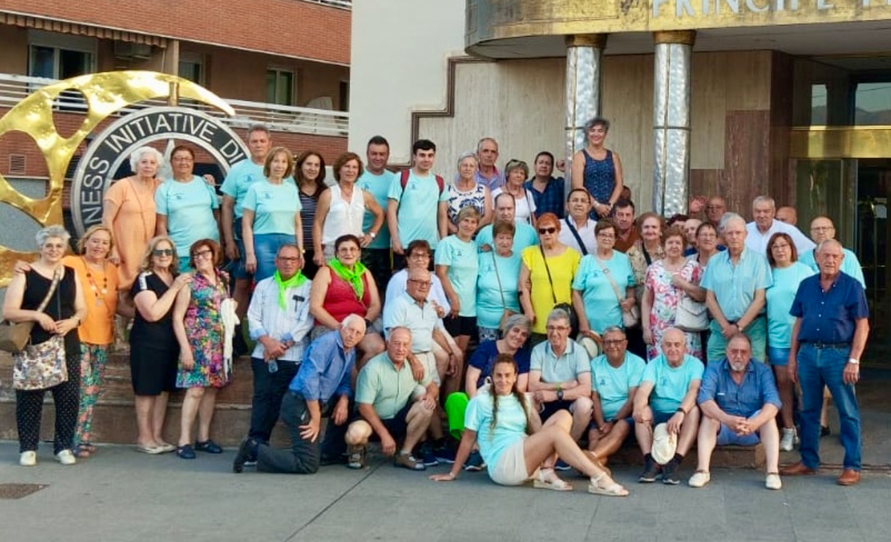 La asociación de mayores San Miguel descubre y disfruta  de Granada en un esperado viaje