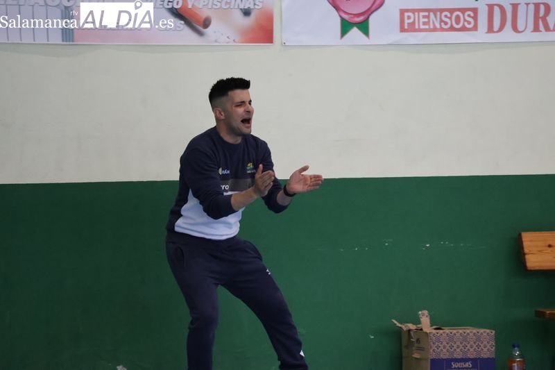 Óscar González se despide del banquillo del Piensos Durán Albense tras siete temporadas al frente