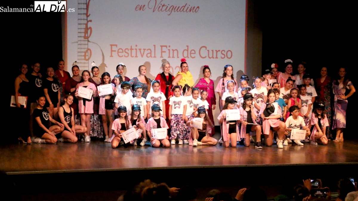 El festival de la escuela Alborea llena de danza y emoción el Centro Cultural de Vitigudino